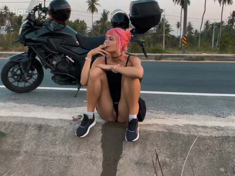TargetVids presents: Motorbike girlfriend peeing on the roadside